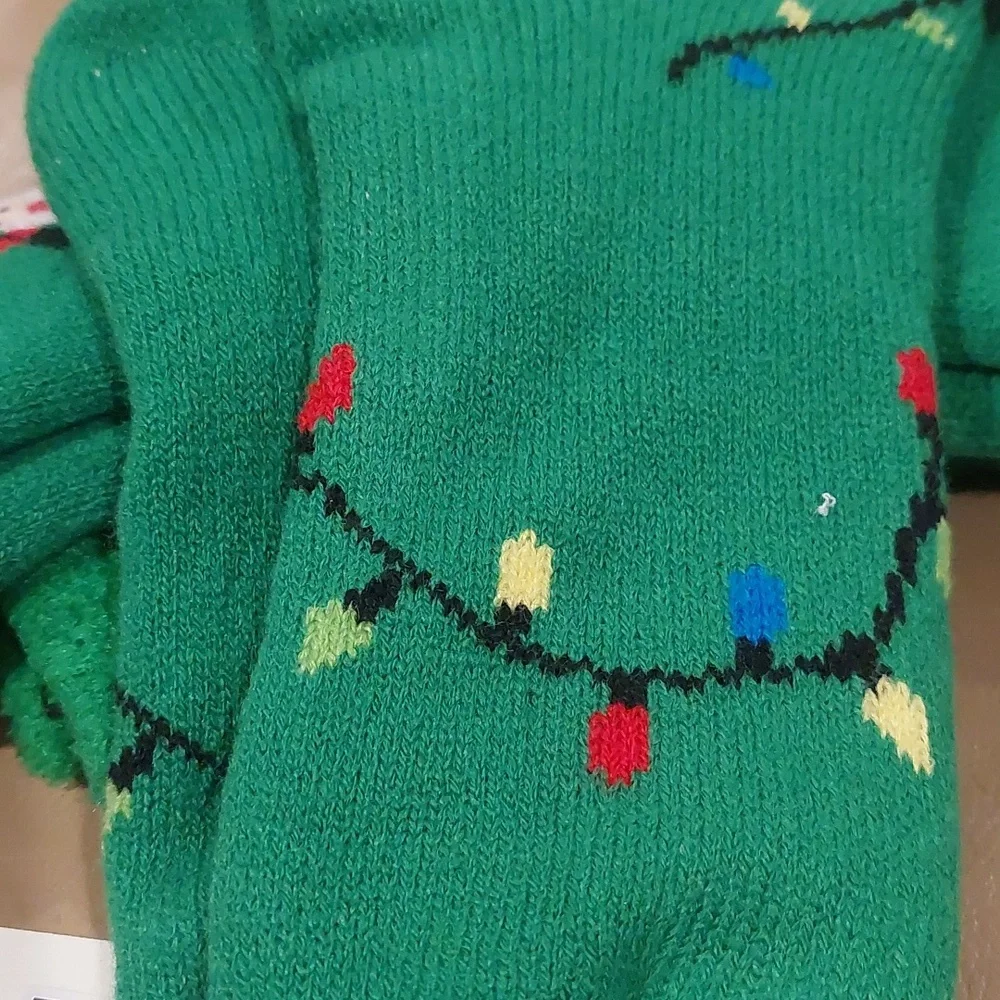 Northeast Outfitters Women's Size 5 - 10 Cozy Cabin Socks Green Christmas Santa
